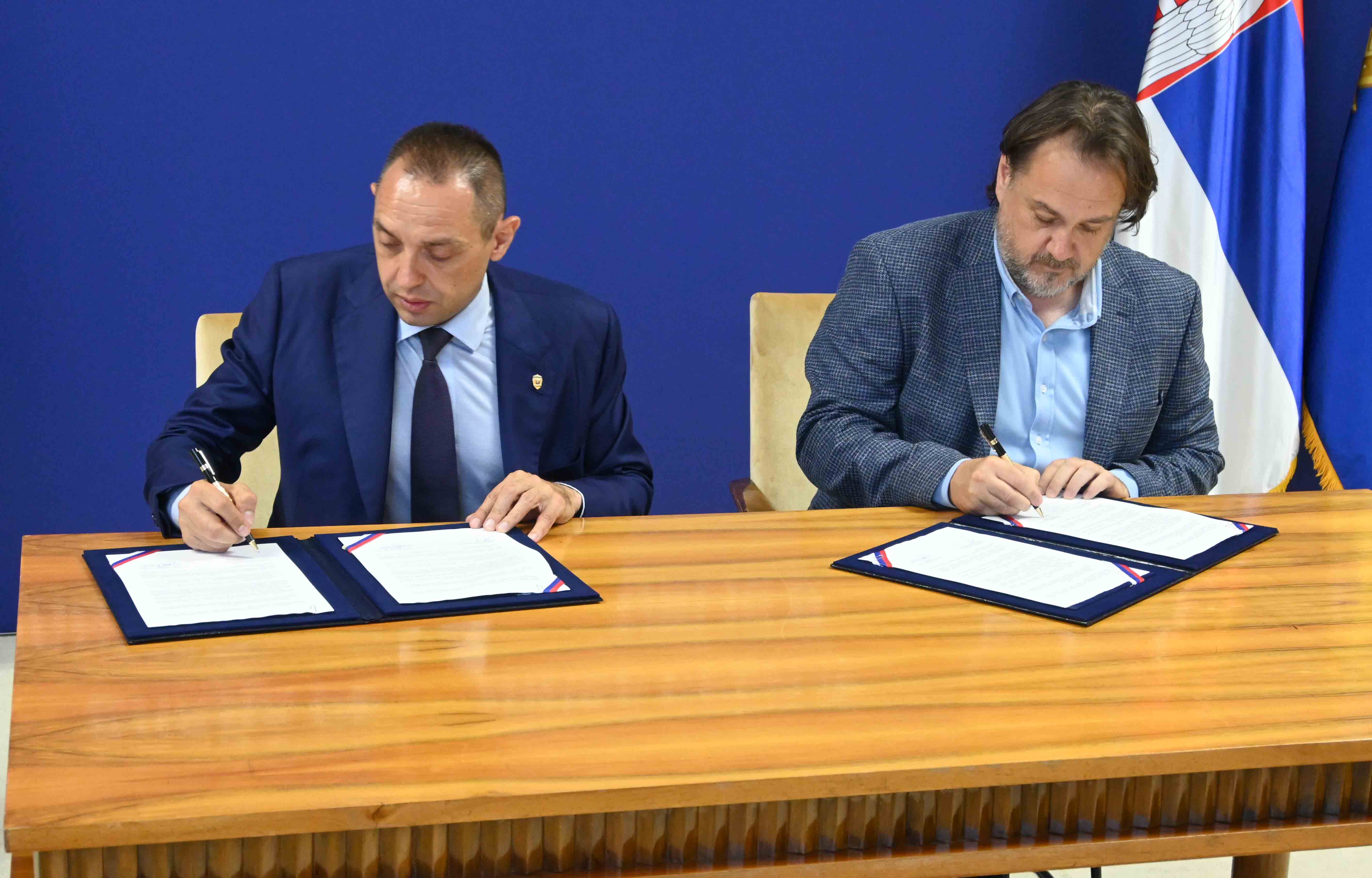 Министар Александар Вулин потписао је споразуме о сарадњи са представницима спортских савеза