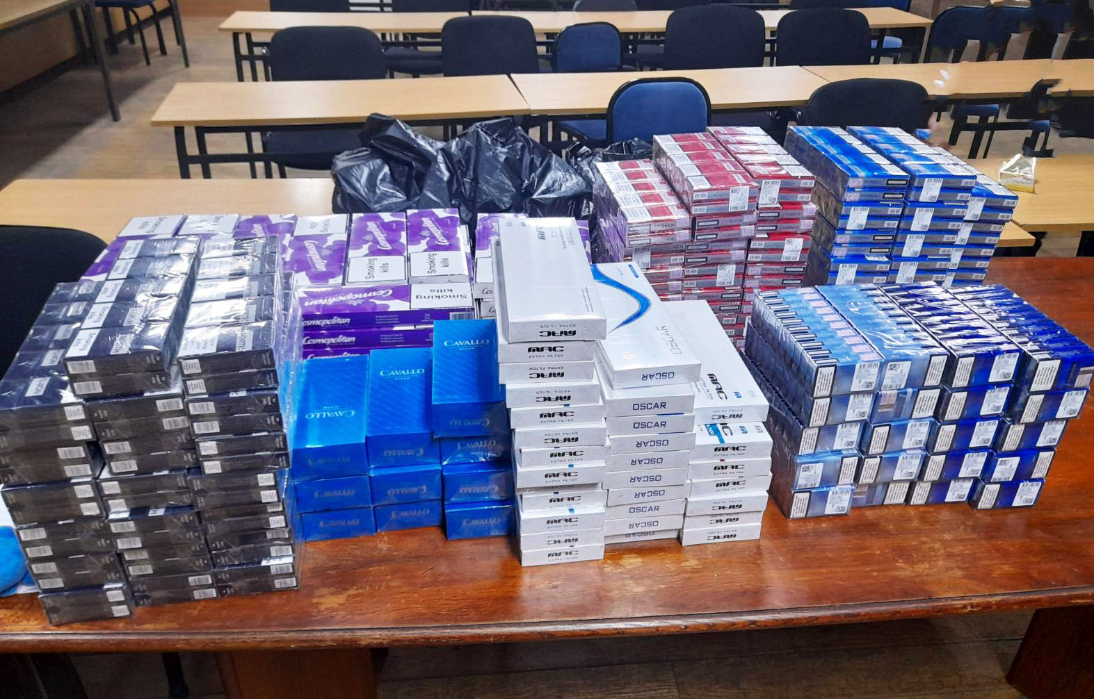 Na graničnom prelazu Šid pronađeno 1.678 paklica cigareta bez akciznih markica u vrednosti od oko 638.000 dinara