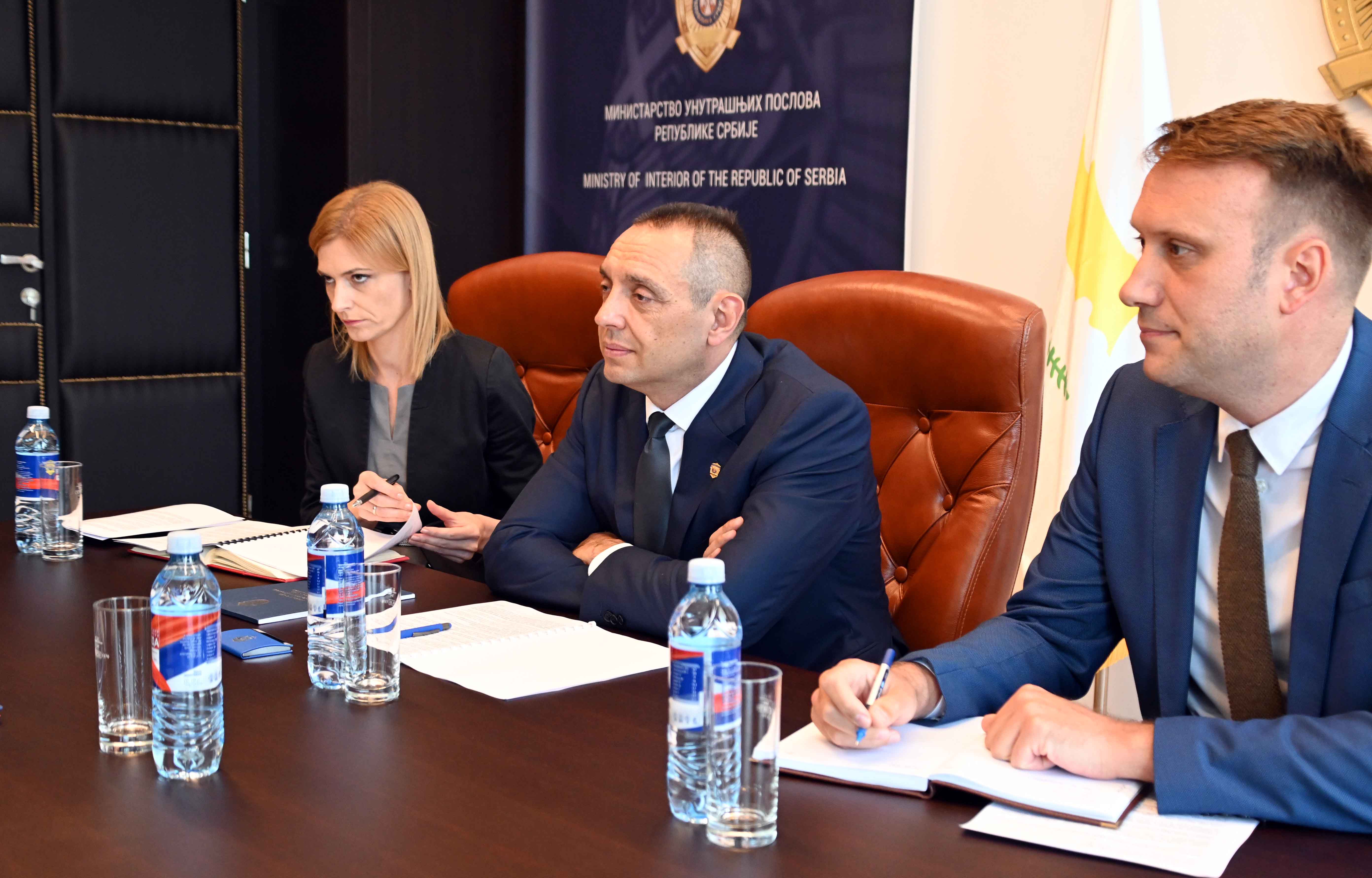 Министар Александар Вулин састао се са амбасадором Републике Kипар Димитриосом Теофилактуом