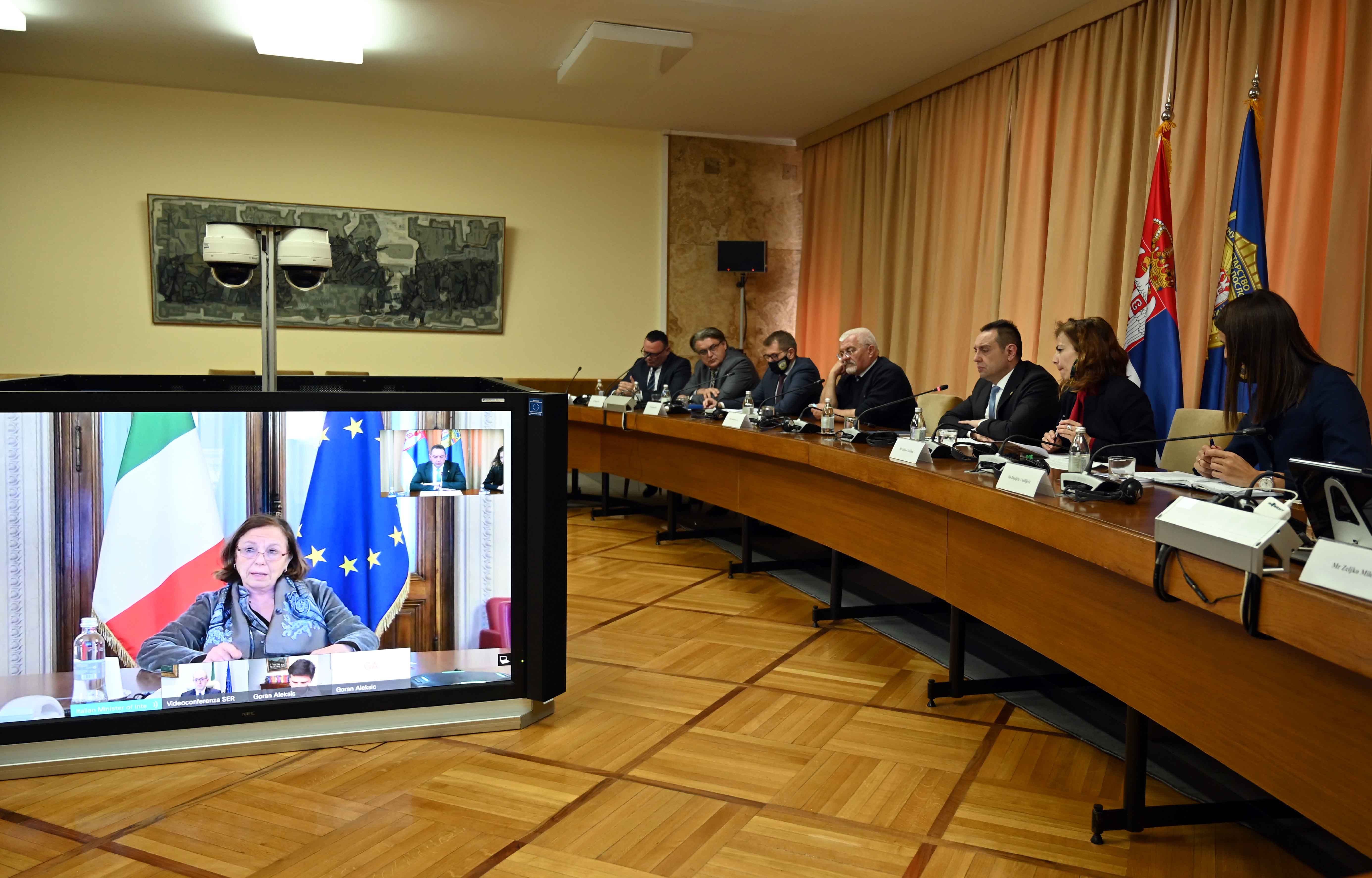 Министар Вулин и министарка Ламорђезе о наставку сарадње у борби против ирегуларних миграција