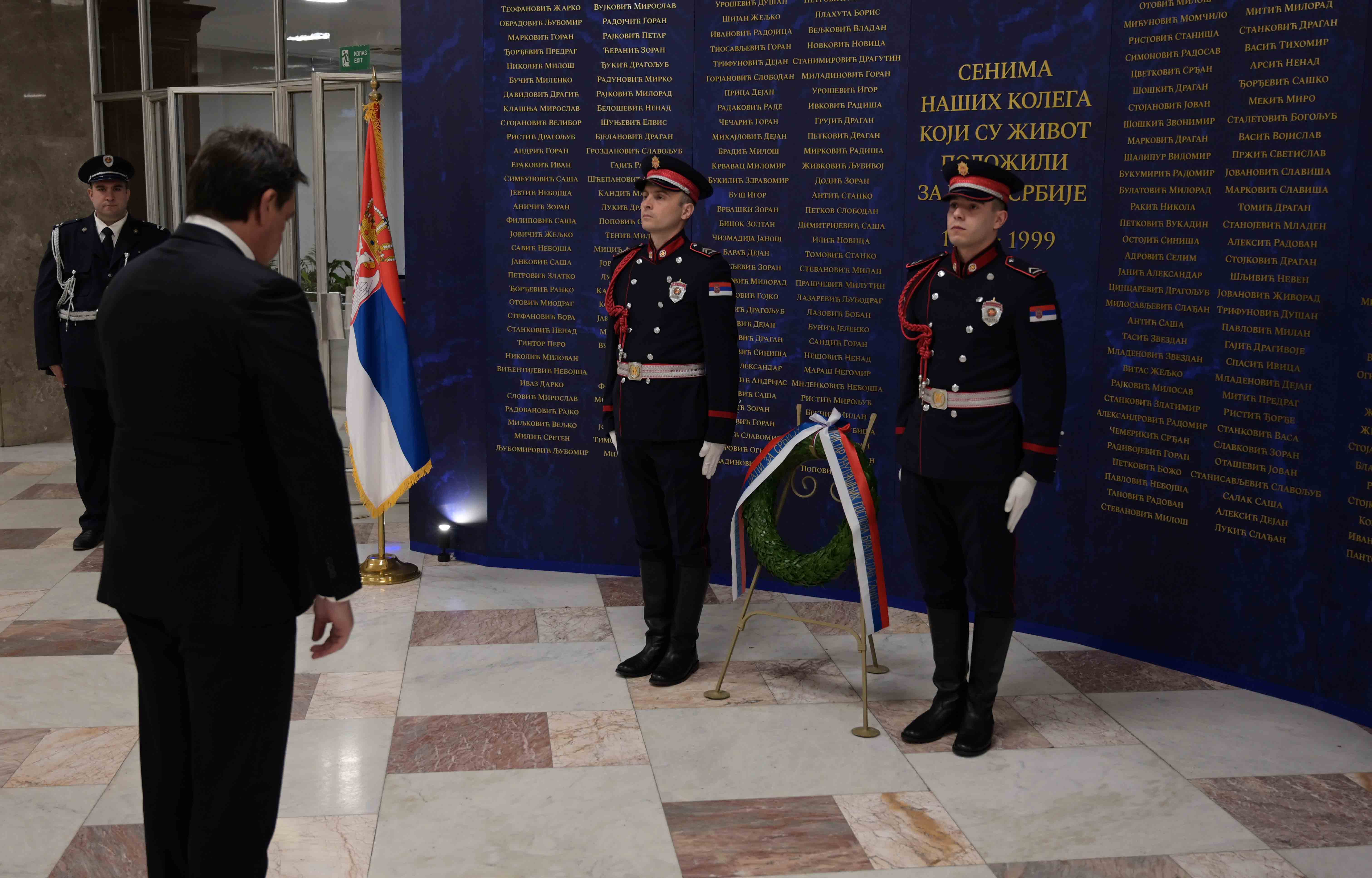 Сећањe на све полицијске службенике који су жртвовали своје животе вршећи службену дужност зарад мира и безбедности Републике Србије